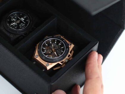 3Watch box Persp open Hand