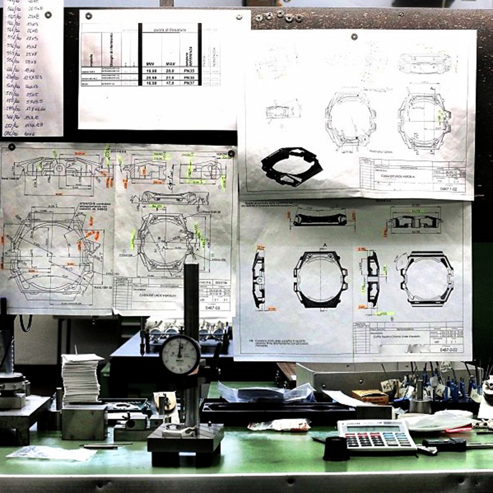 LINDE WERDELIN Casemaker Desk vibrant