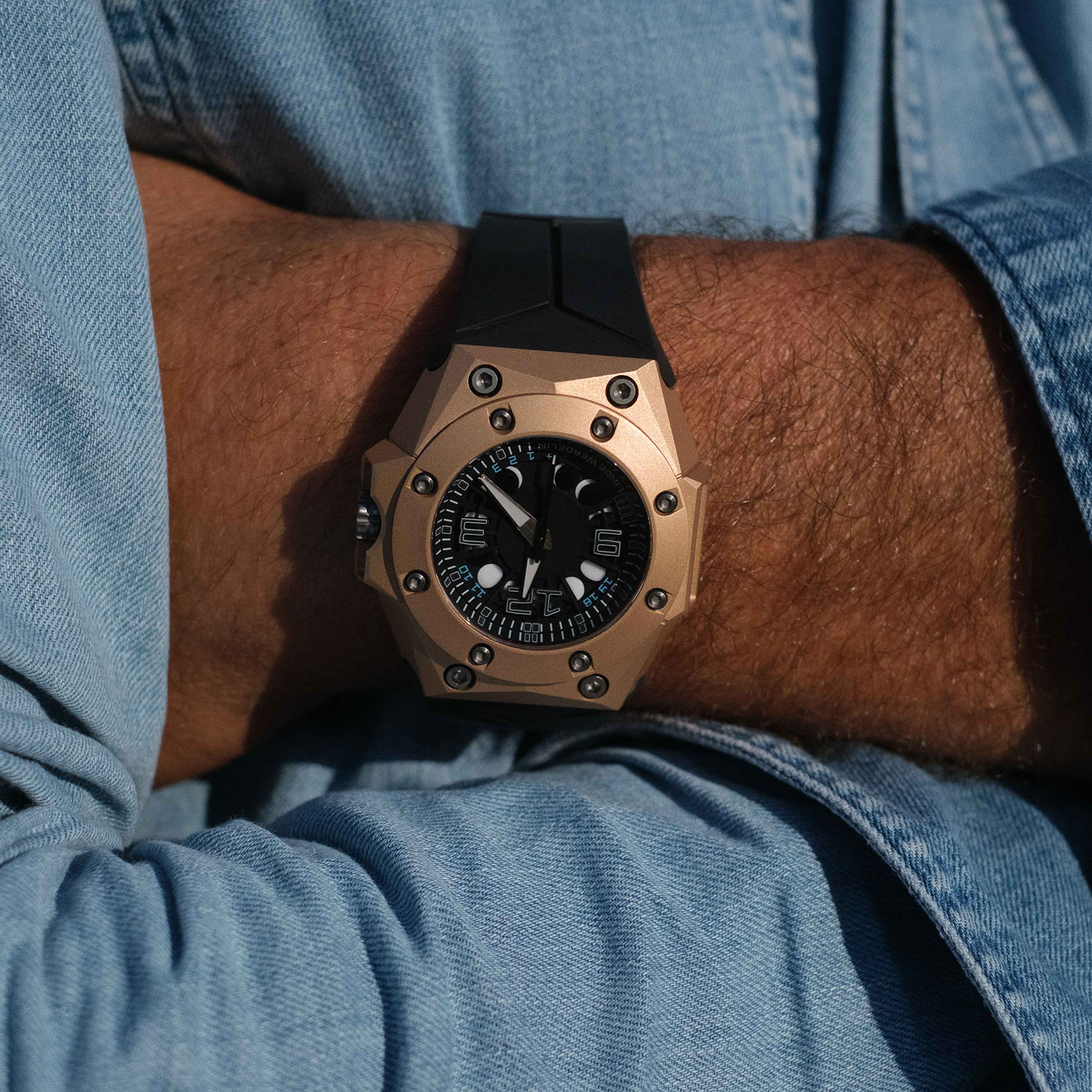 Oktopus Moon Gold Black Ink Wristshot